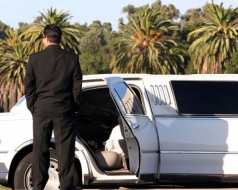 Some-Practical-Tips-to-Rent-a-Limo-Service-for-Prom-on-bridgetownherald