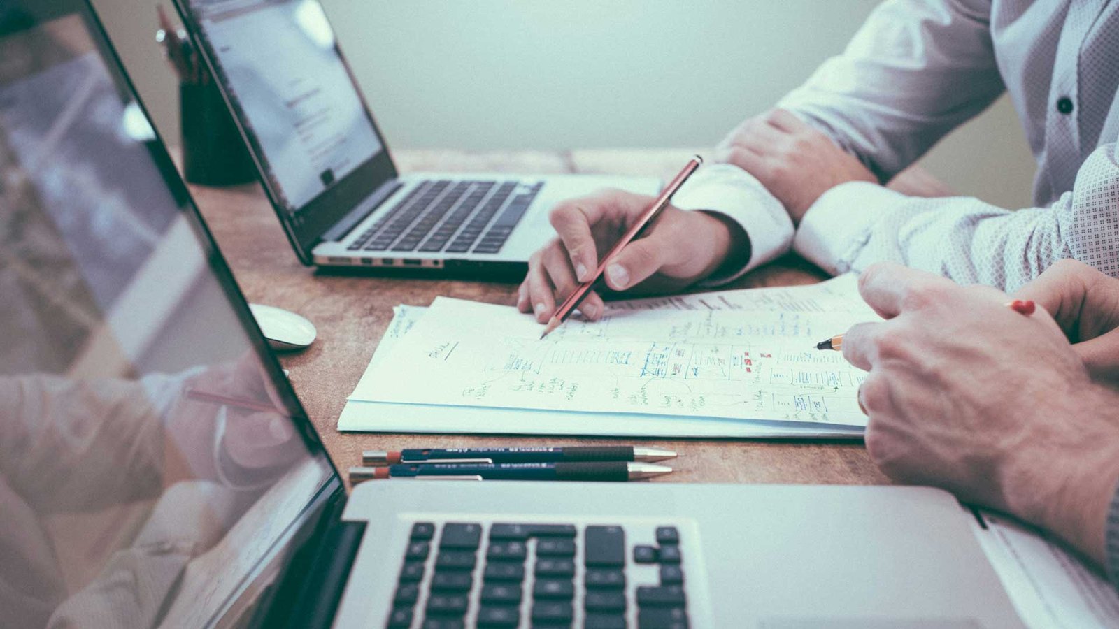 Which-Time-Tracking-Tools-Seamlessly-Integrate-With-QuickBooks-On-BridgeTownHerald